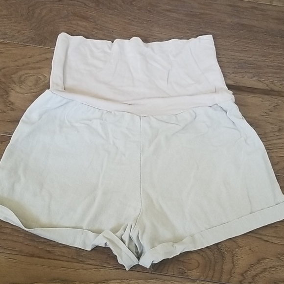 3 for $30 Khaki maternity shorts - Picture 2 of 2